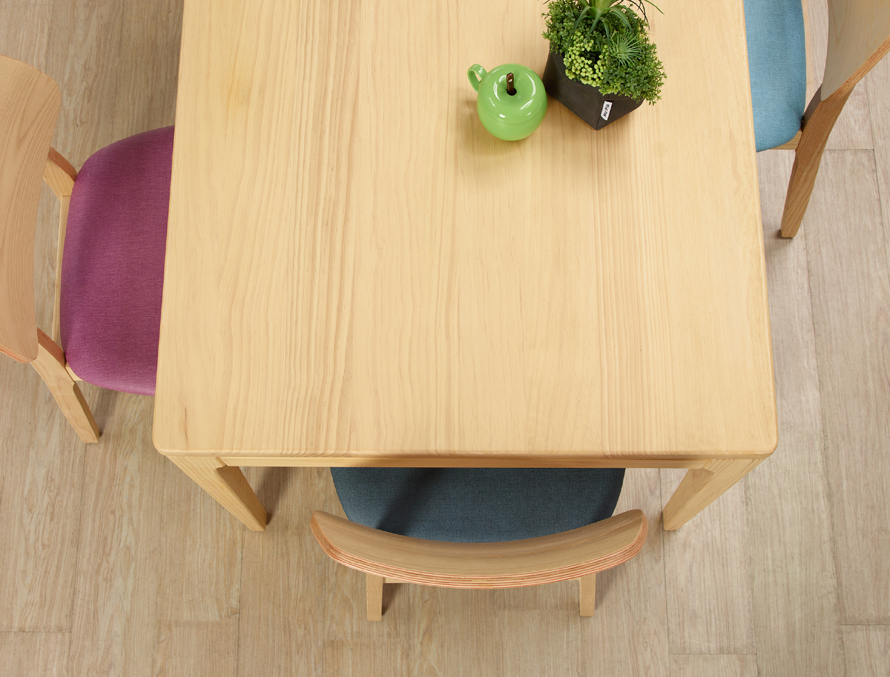 溫莎4.3 尺A 級松木實木餐桌